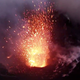 Imagen para el artículo titulado La violenta erupción de un volcán, grabada de cerca desde un dron